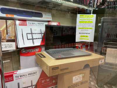 ...cellulari e pc compresi. �La concorrenza � tanta � ammette Domenico �, ma noi fondiamo tutto sul rapporto con il cliente, che da noi avr� sempre il giusto consiglio�